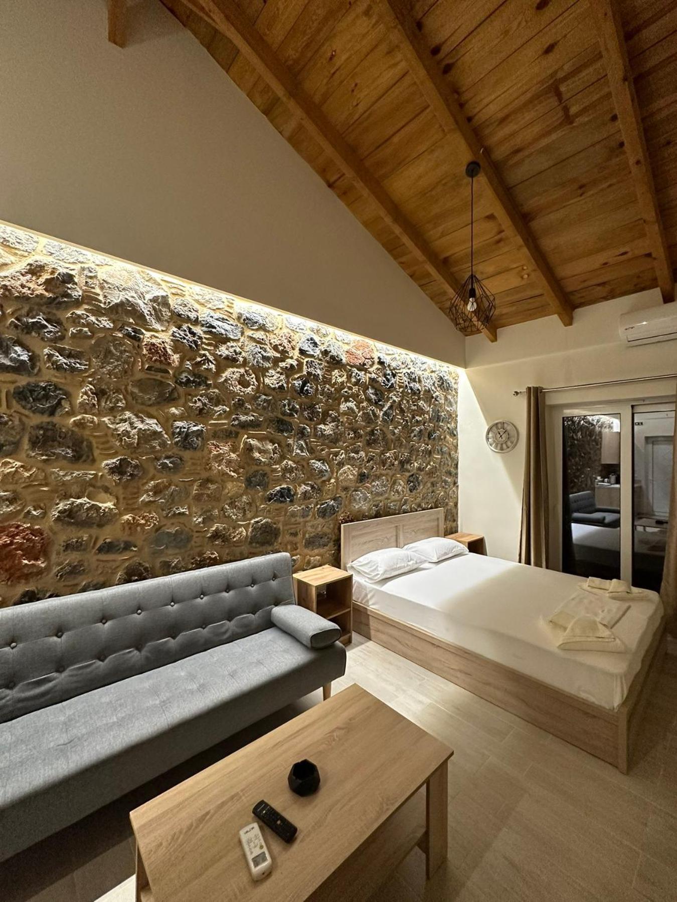 Lithino Rooms Kalamata Exterior photo